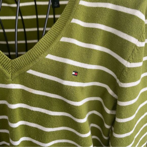 Tommy Hilfiger Classic Women's M Long Sleeve V Neck Cotton Green Stripe Sweater - Picture 6 of 7